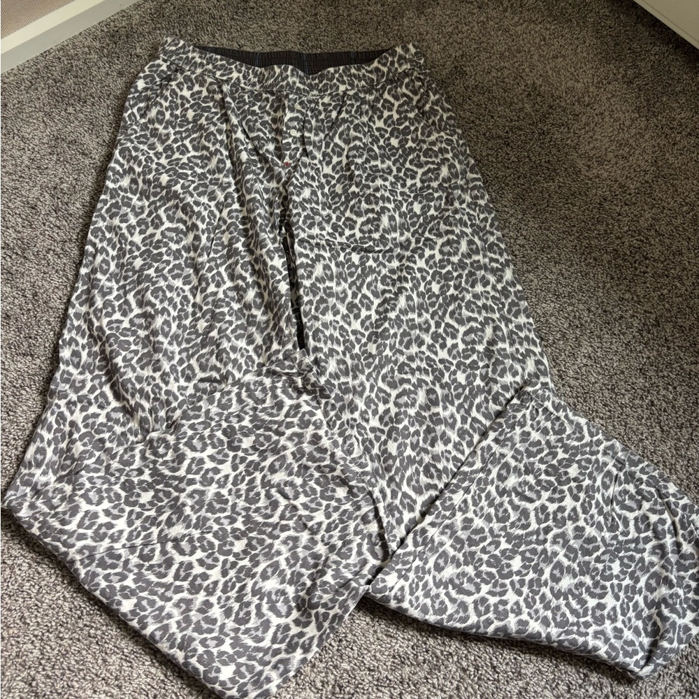 Aerie Gray Leopard Print Lounge Pants